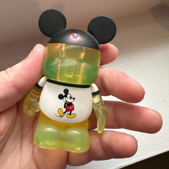 Funko Disney Vinylmation Theme Park Favourites, 3” figure with white Mickey tee - Picture 6 of 7